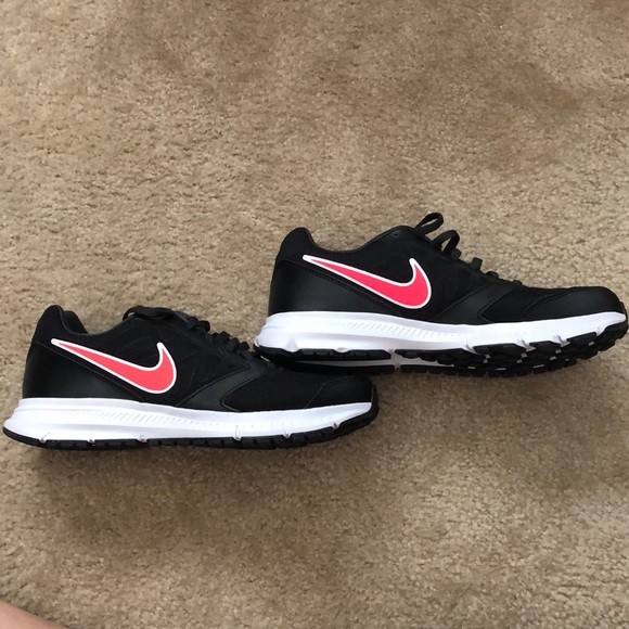 Nike Shoes - Brand new Nikes 👟